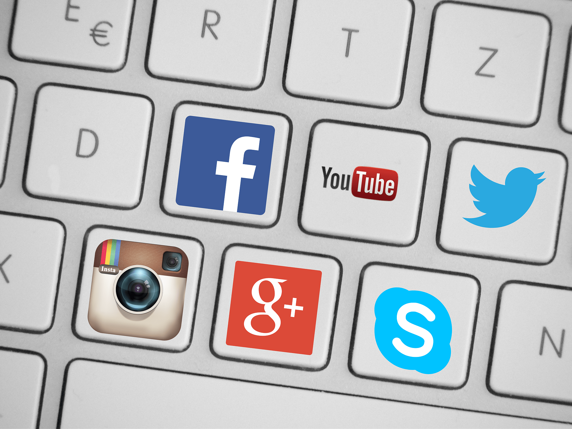 social media buttons on keyboard